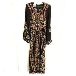 Palestinian thobe dress. bell sleeve embroidered